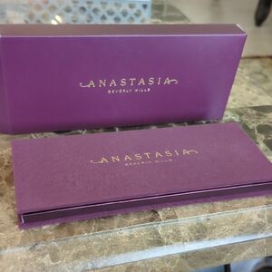 Anastasia Beverly Hills Luxurious Purple Palette